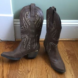 🤠🤠 Very Volatile Brown cowboy boots size 7 🤠🤠